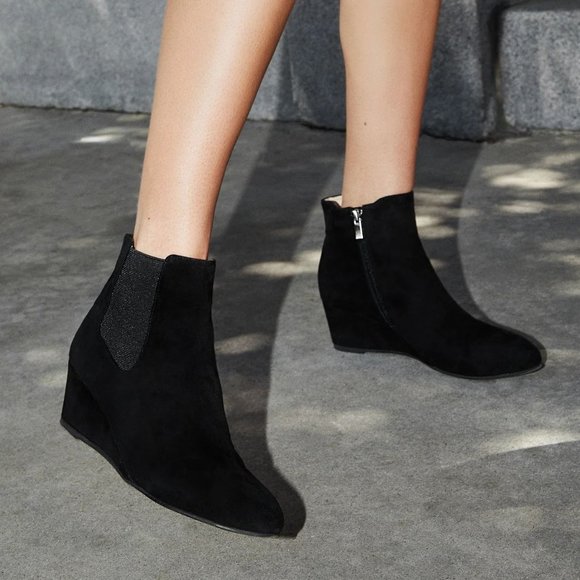 Pelle Moda Erla Wedge Booties Ankle Boots Size 10 Black Suede $209